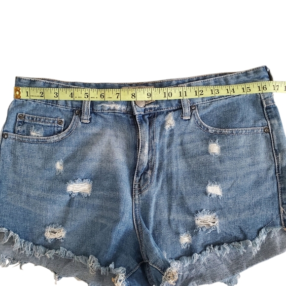 Free People Dolphin Ripped Denim True Blue Jean Shorts 29 Distressed Festival - Picture 10 of 15